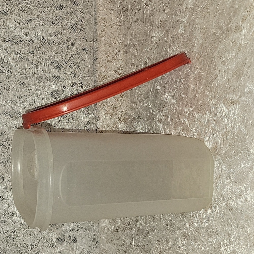 Tupperware: Container with Lid - Picture 6 of 8